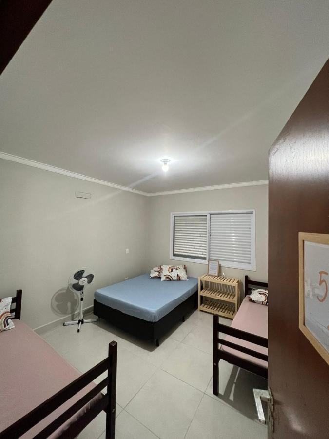 Hostel Familia Castor อิตันญาเอม ภายนอก รูปภาพ