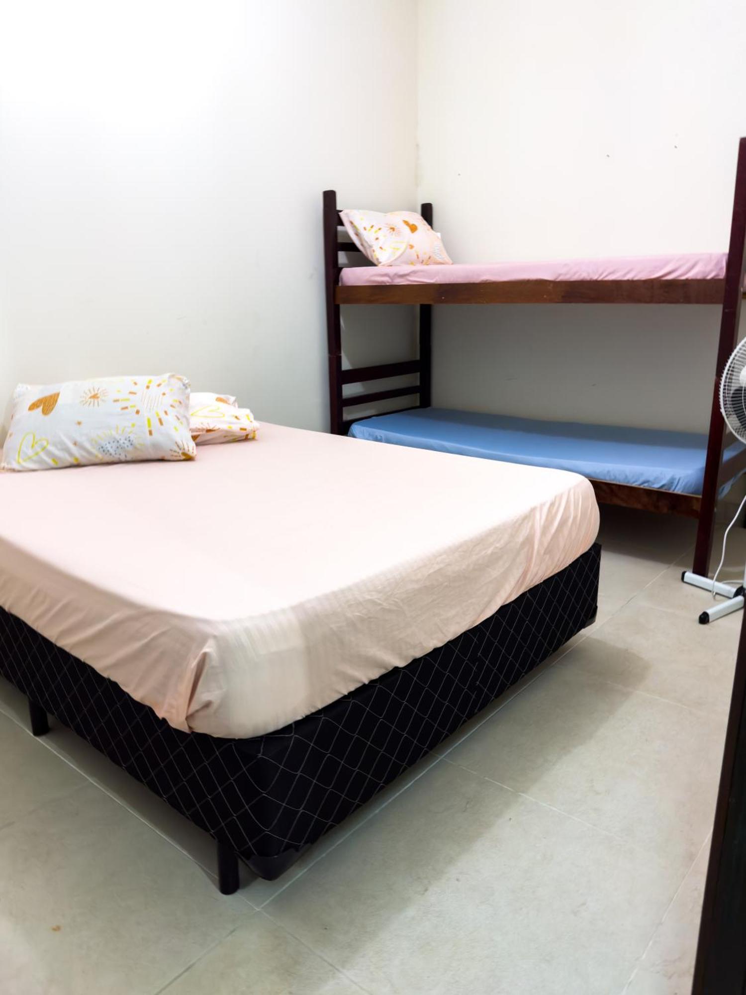 Hostel Familia Castor อิตันญาเอม ภายนอก รูปภาพ