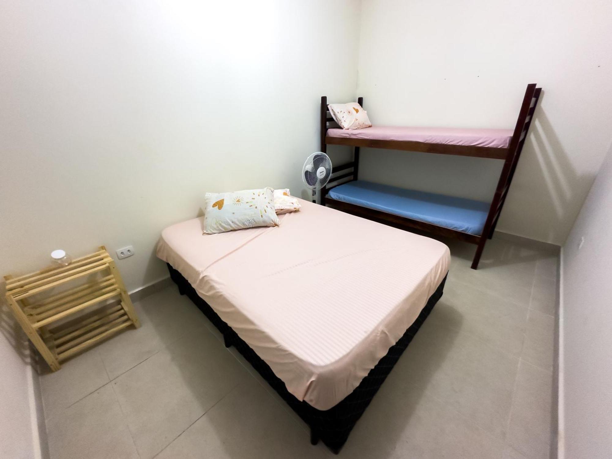 Hostel Familia Castor อิตันญาเอม ภายนอก รูปภาพ