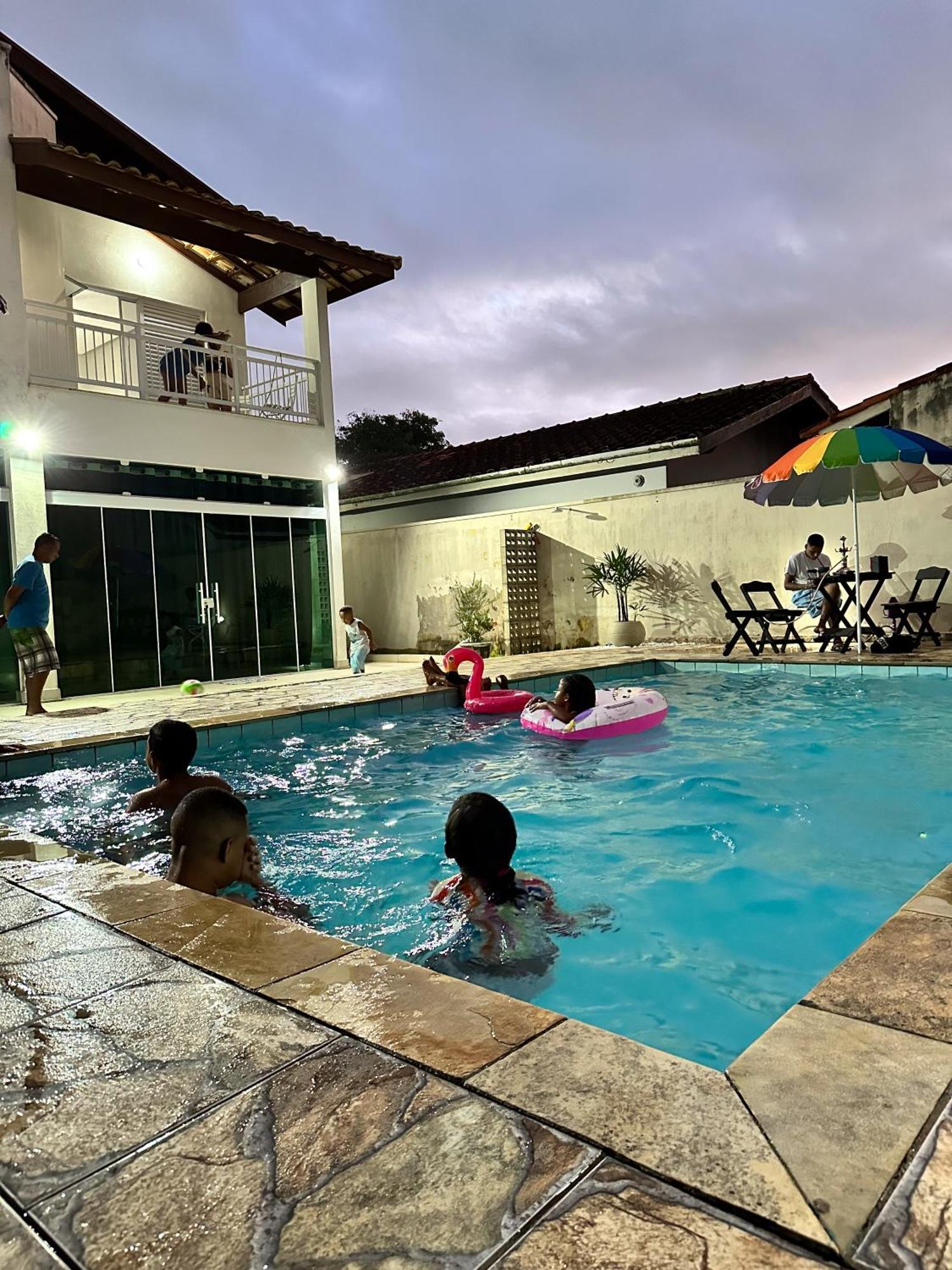 Hostel Familia Castor อิตันญาเอม ภายนอก รูปภาพ