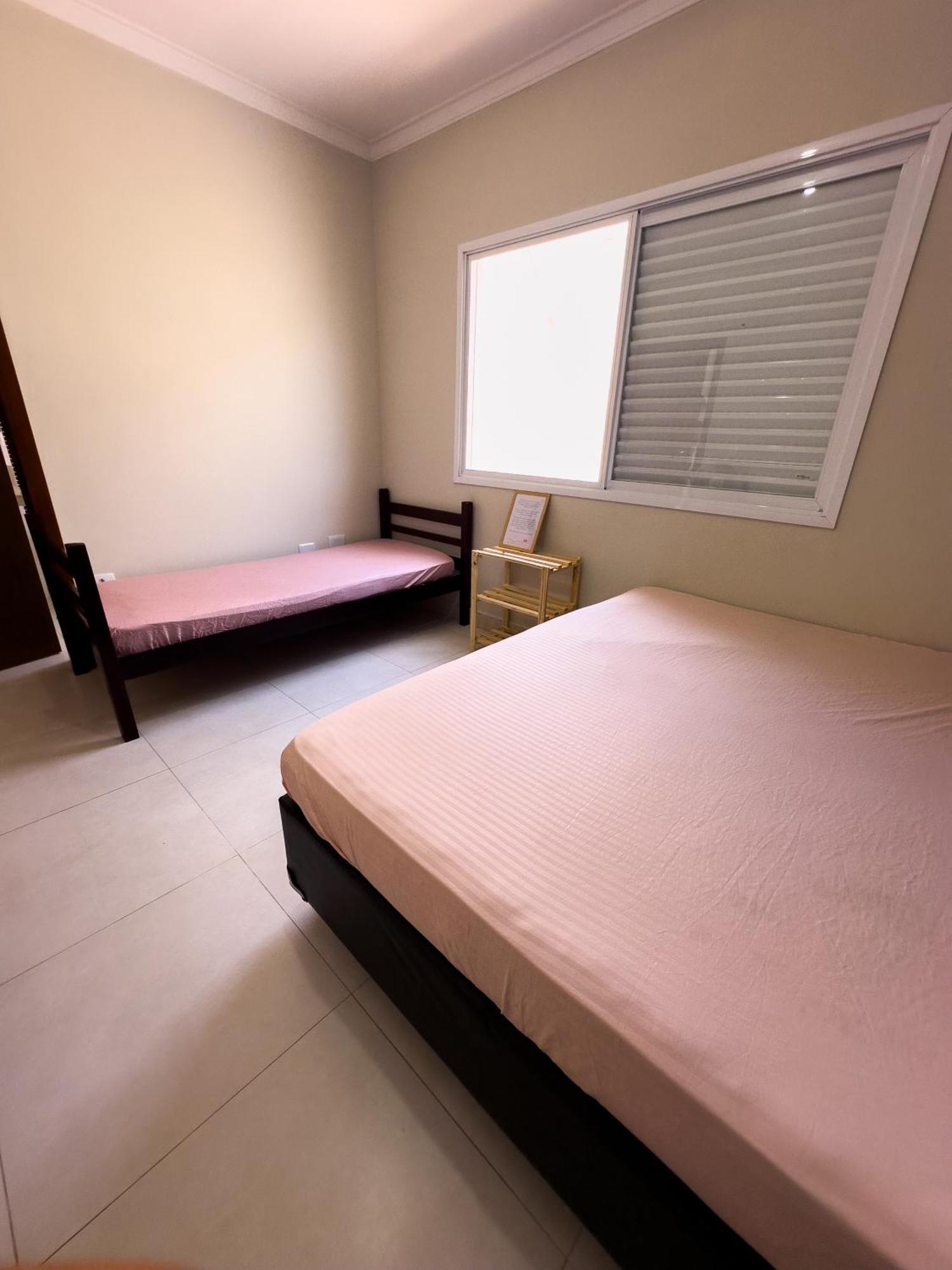 Hostel Familia Castor อิตันญาเอม ภายนอก รูปภาพ