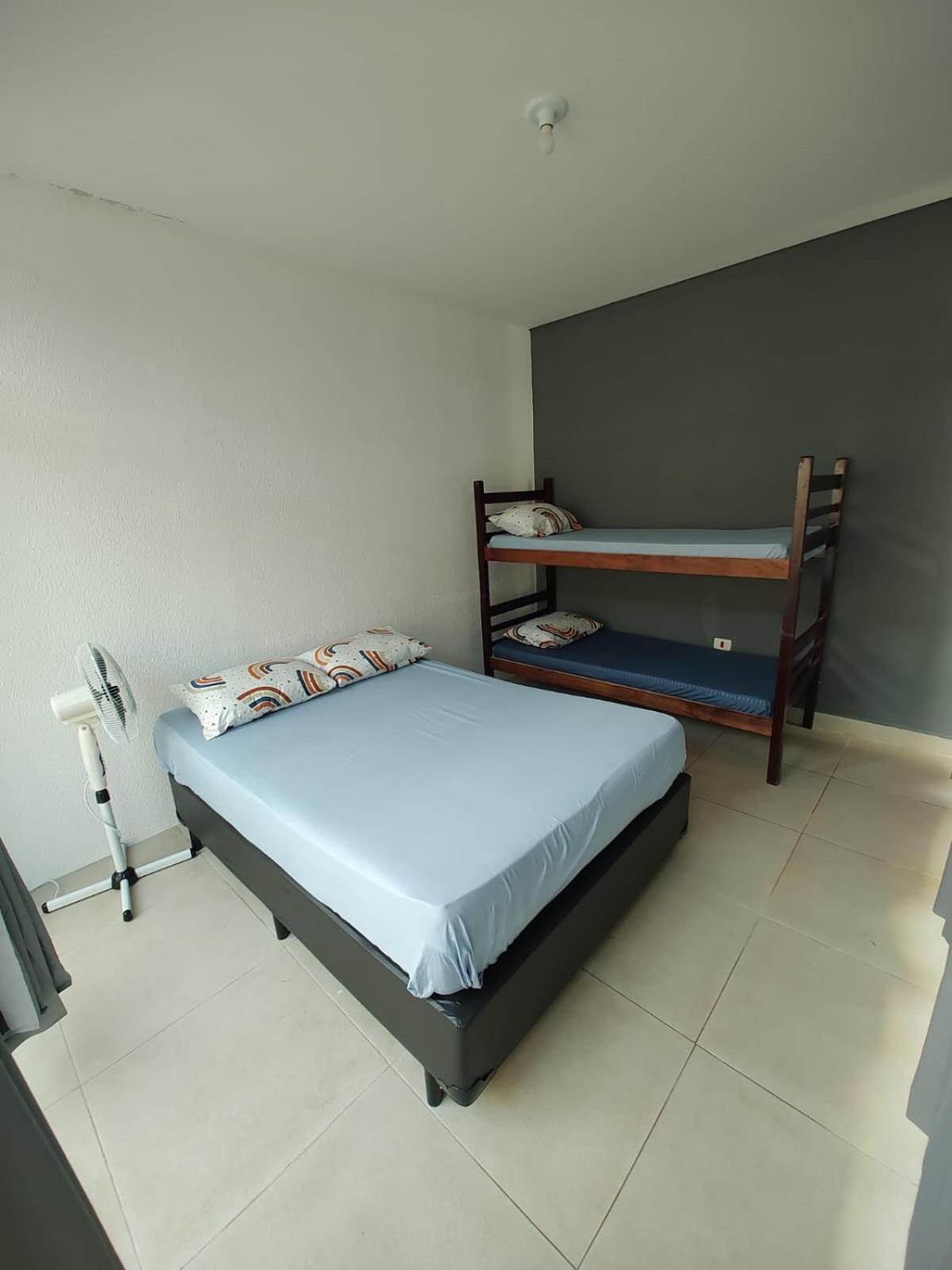 Hostel Familia Castor อิตันญาเอม ภายนอก รูปภาพ
